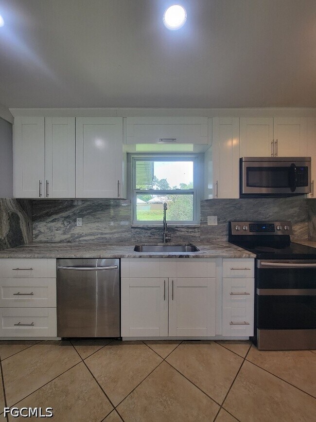 Building Photo - 203 Redcliff Ave