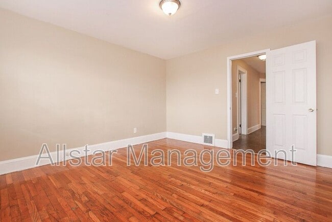 Building Photo - 7508 Theota Ave