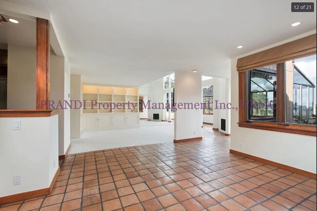 Building Photo - COMING SOON! Upgraded Townhouse with Spect...