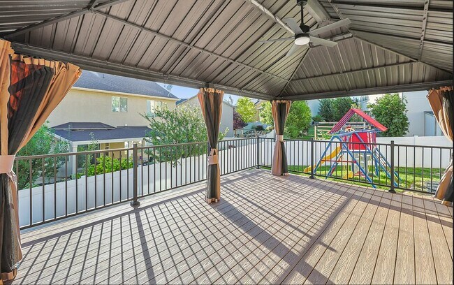Building Photo - 989 Cinnamon Ridge Dr