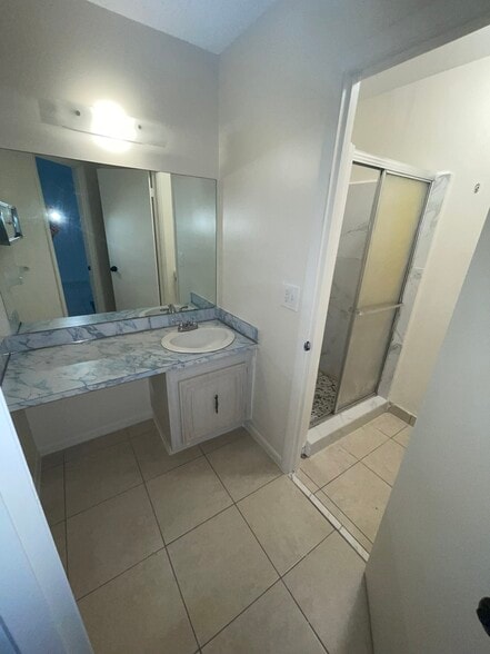 Building Photo - 5953 NW 25th Ct