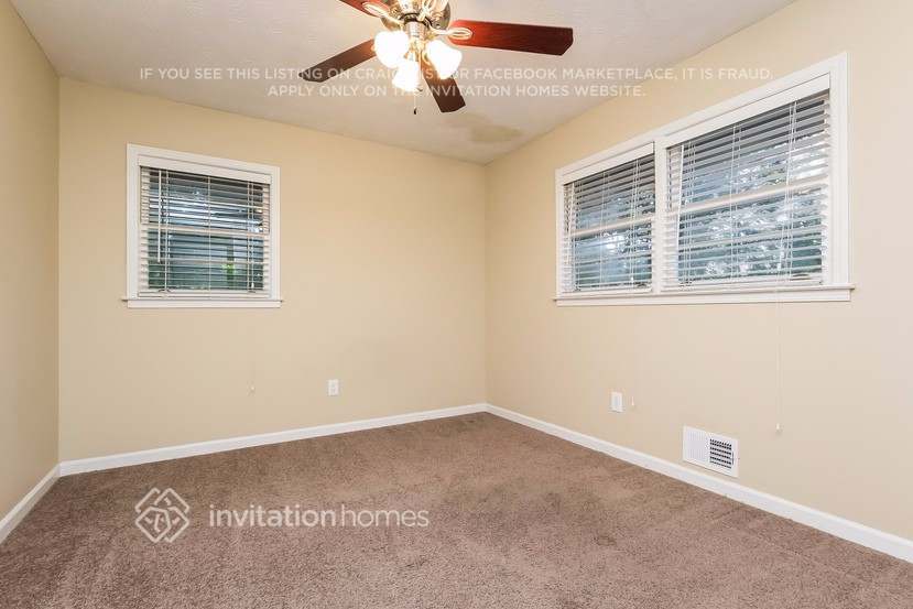 Building Photo - 1398 Yates Ave