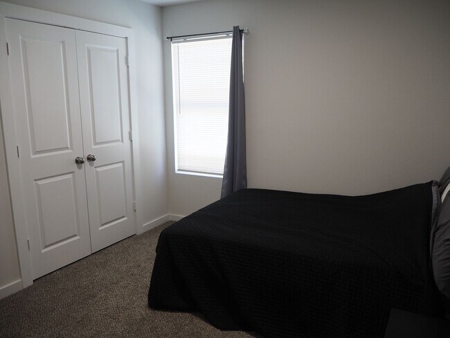 Building Photo - 4 Bed 2.5 Bath Duplex in Ft Worth