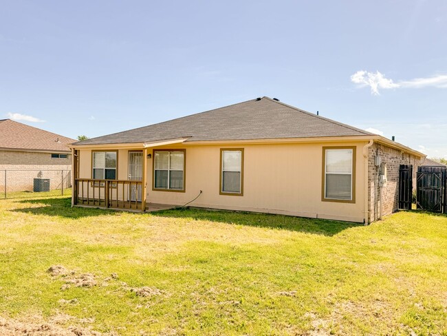 Building Photo - Available NOW This charming 1 story, 3 bedroom, 2 bath house could be your next home! Beautiful w...