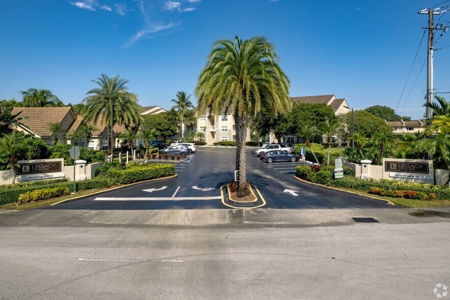 Building Photo - Legacy Lakeview