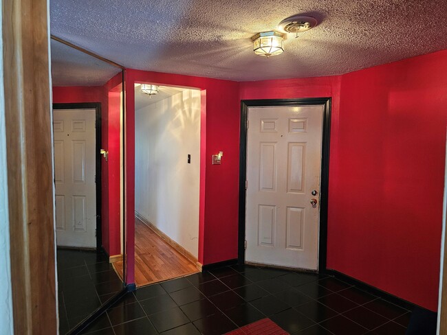 Foyer - 6639 S Perry Ave