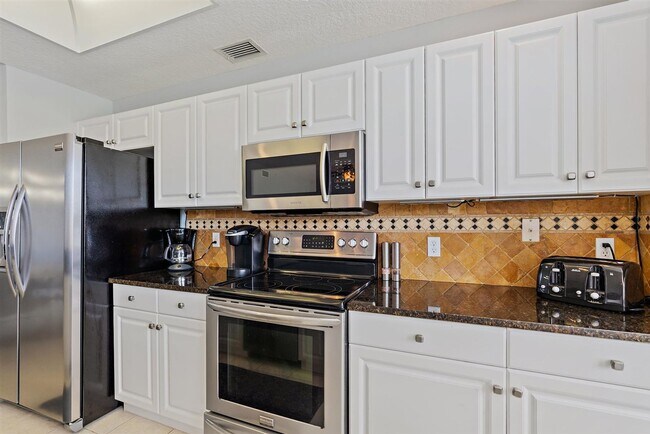 Building Photo - 2BR/2BA Lake View Condo in Heritage Oaks Golf & Country Club