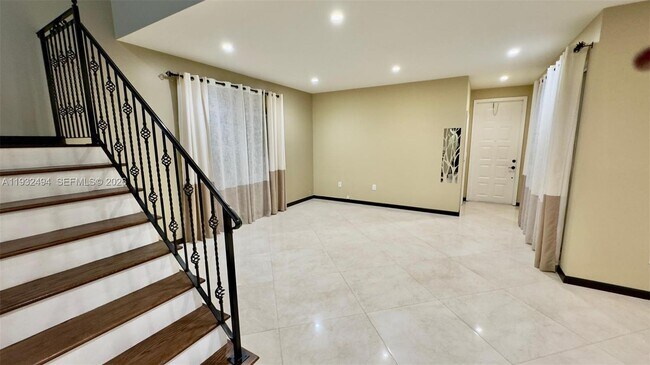 Building Photo - 1094 Redwood St