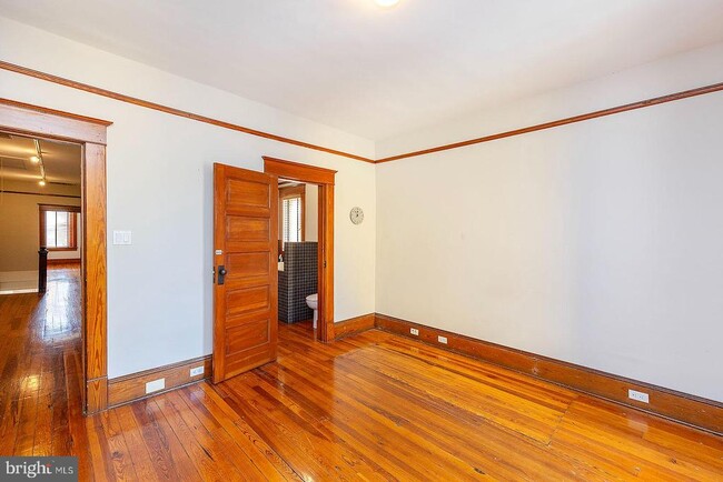 Building Photo - 7 N Loudoun St