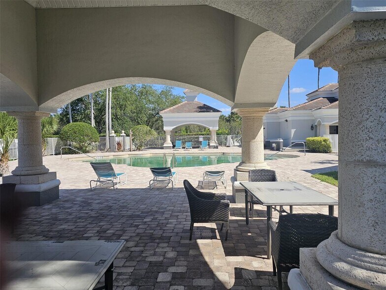Building Photo - 14036 Fairway Island Dr