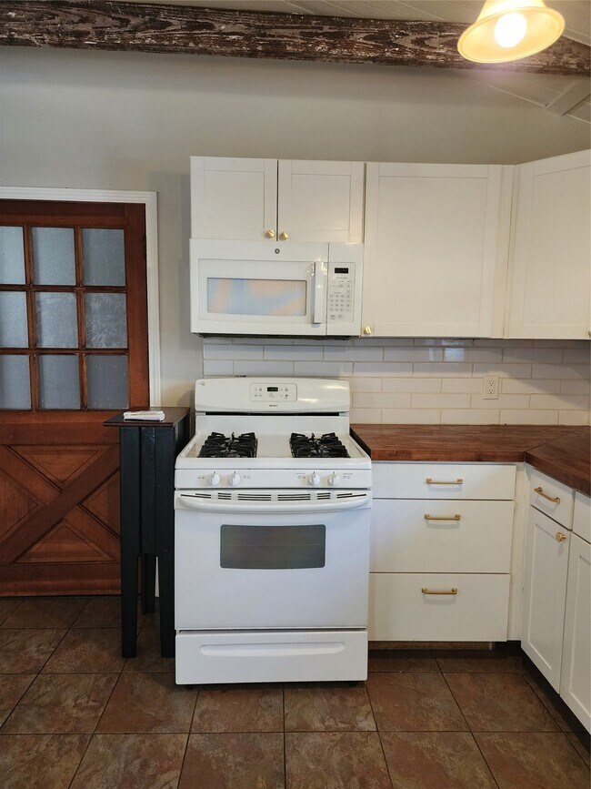 Building Photo - 13373 Southshore Dr