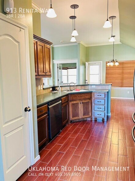 Building Photo - 913 Renita Way