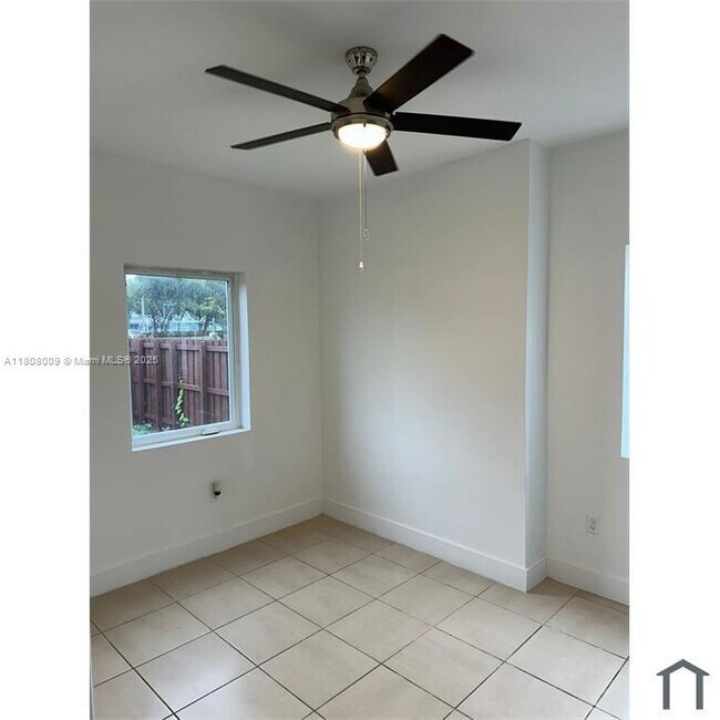 Building Photo - 1136 NW 55th St