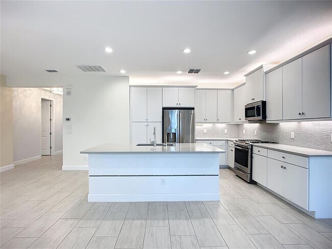 Building Photo - 15459 Santa Pola Dr