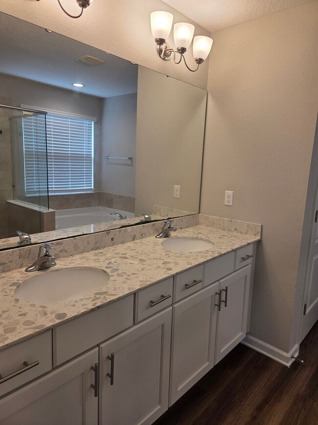 Building Photo - Oakleaf Rental Property