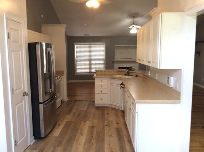 Building Photo - Beautiful Family Home in Cherry Branch!