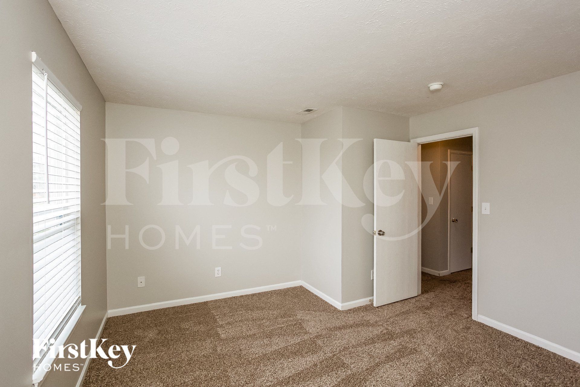 Building Photo - 14904 Dry Creek Rd