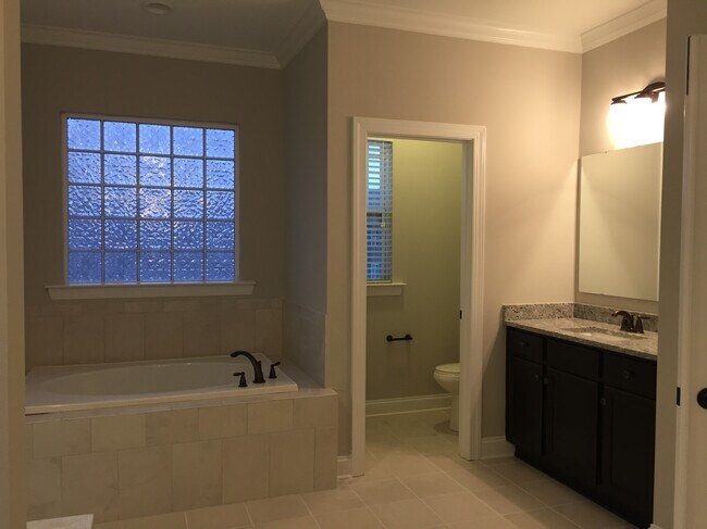 Building Photo - 2618 Snap Dragon Dr