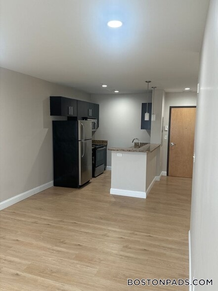 Building Photo - 75 S Main St