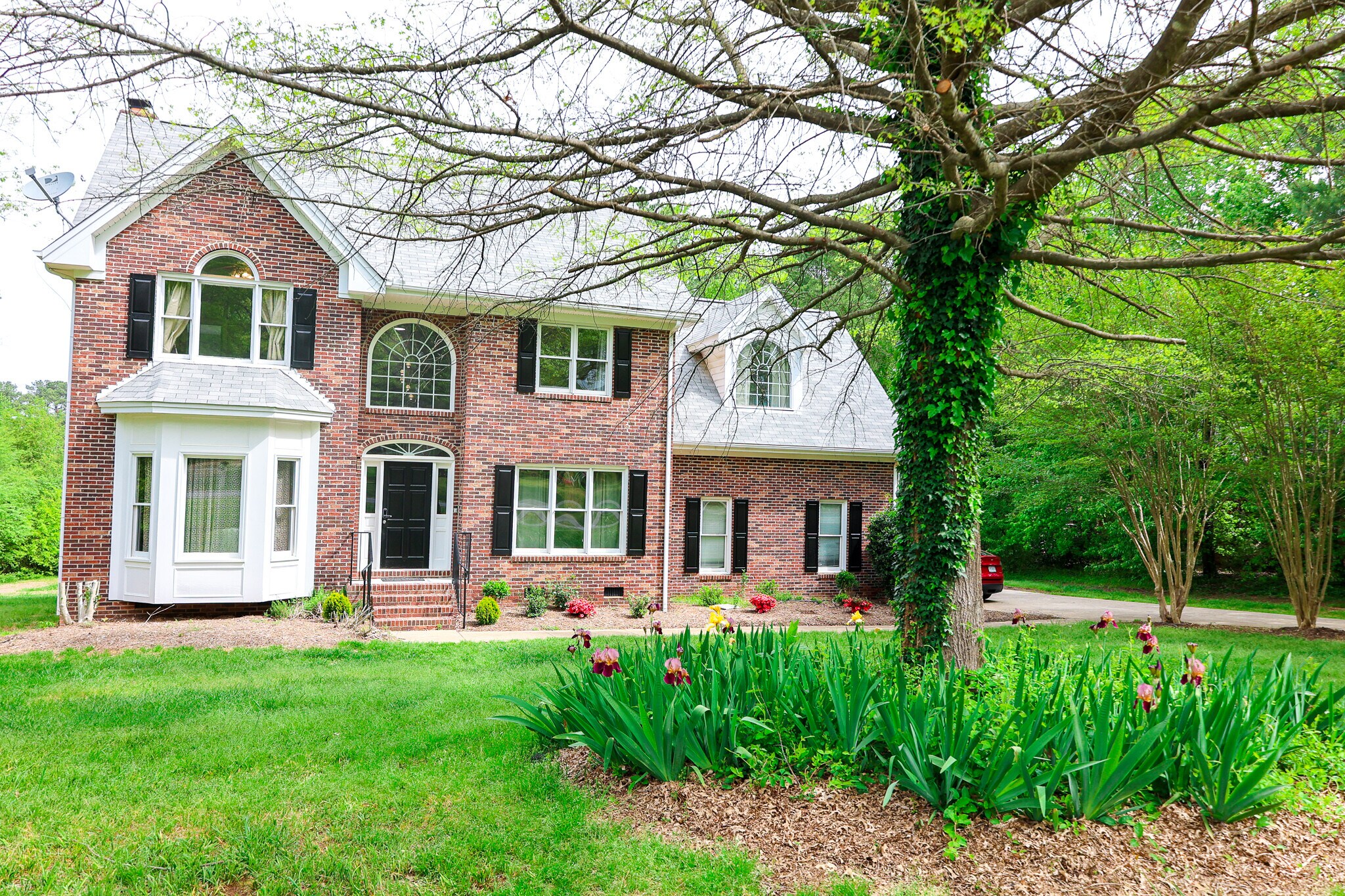 Building Photo - 1208 Enchanted Oaks Dr