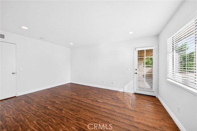 Building Photo - 25261 Tanoak Ln