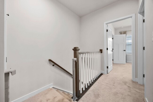 Building Photo - Gorgeous 4 bed 3.5 bath in Trinity Townes ...
