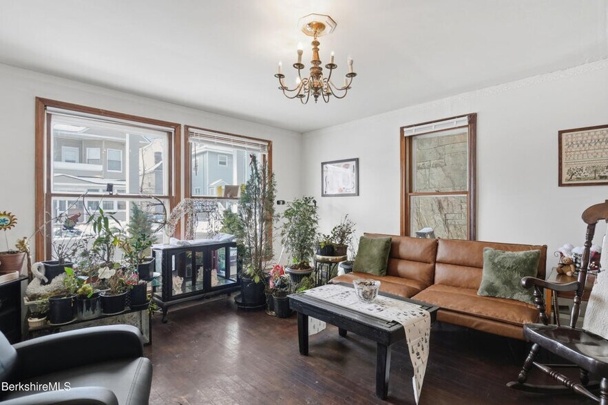 Building Photo - 9 Lincoln St