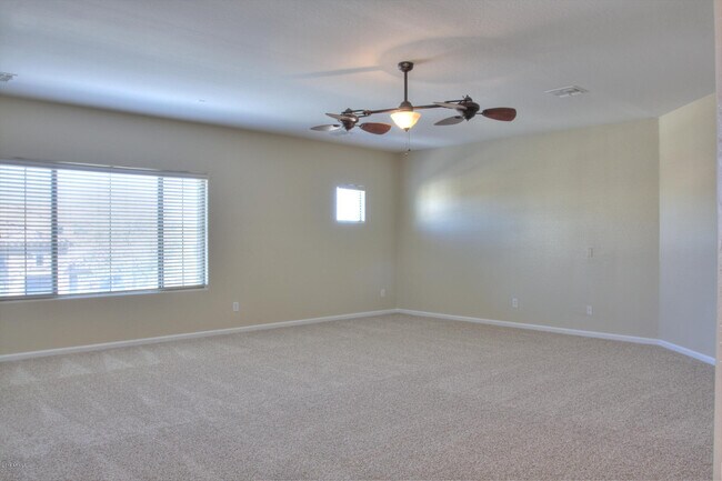 Building Photo - 2413 E Park View Ln