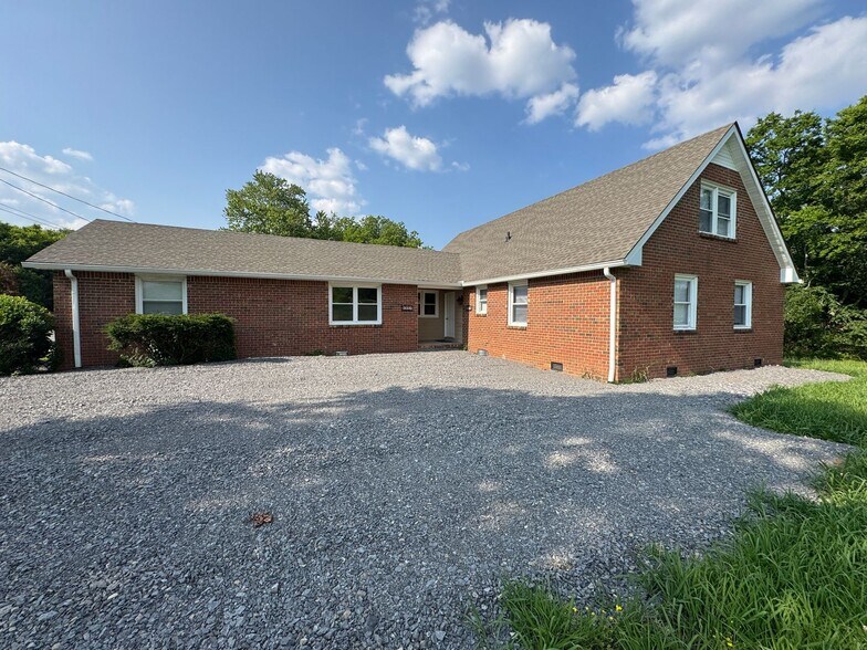 Building Photo - 6879 Lebanon Rd