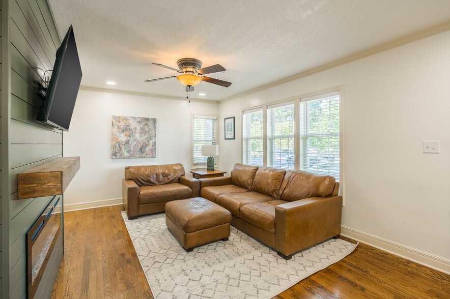 Building Photo - 4809 W 75th St