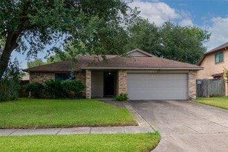 Building Photo - 1009 Wildwood Dr
