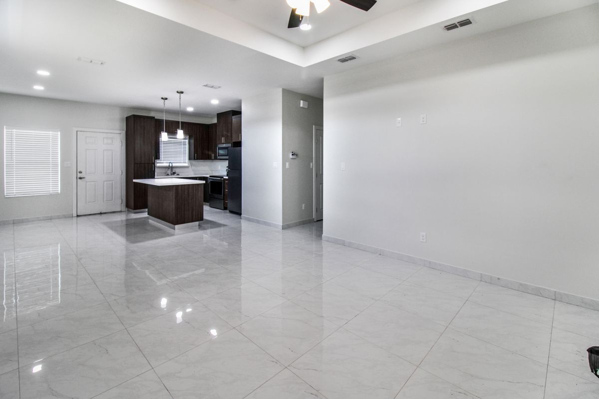 Building Photo - 1413 N Inspiration Blvd