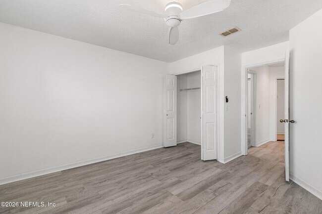 Building Photo - 330 Sunrise Cir