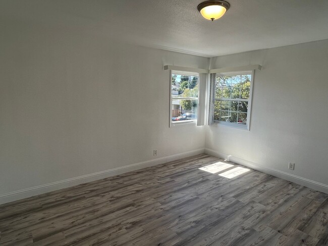 Building Photo - Renovated 2-Bedroom Home in El Sobrante wi...