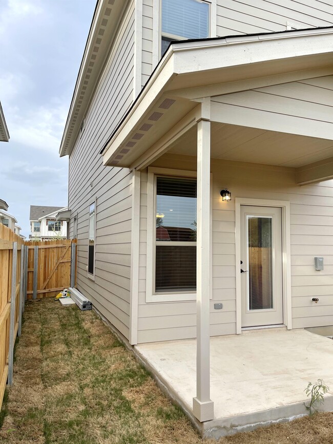 Building Photo - 10314 Lynwood Branch