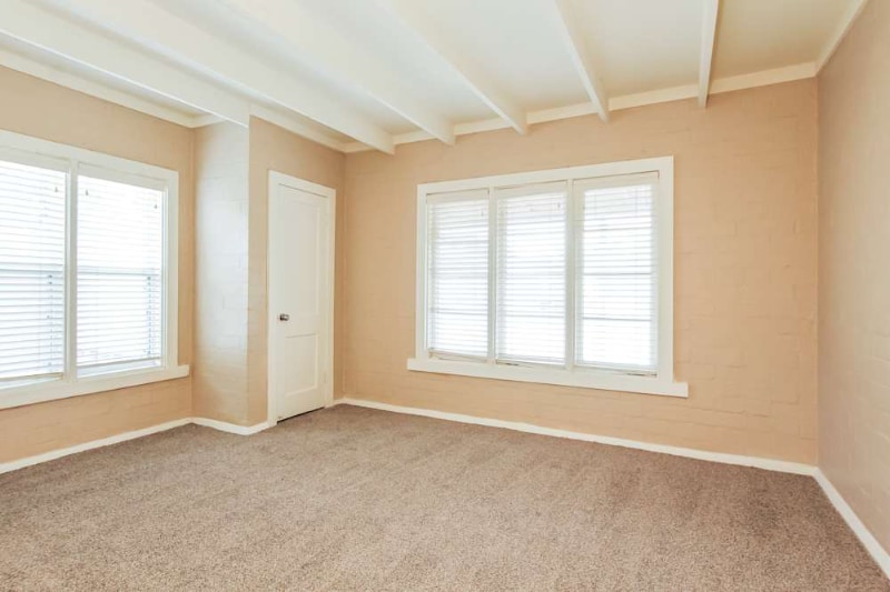 Building Photo - 1043 E Indianola Ave