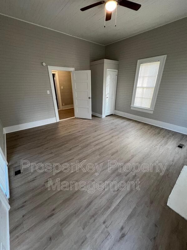 Building Photo - 207 20th St