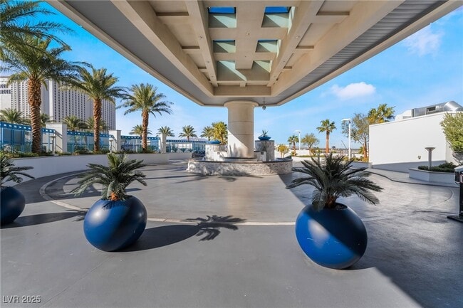 Building Photo - 2700 S Las Vegas Blvd