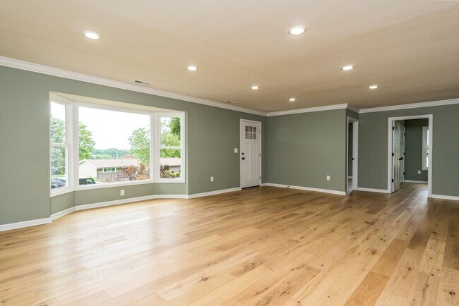 Building Photo - Newly renovated 4 Bedroom 3 Bathroom Home in Greeneville, TN