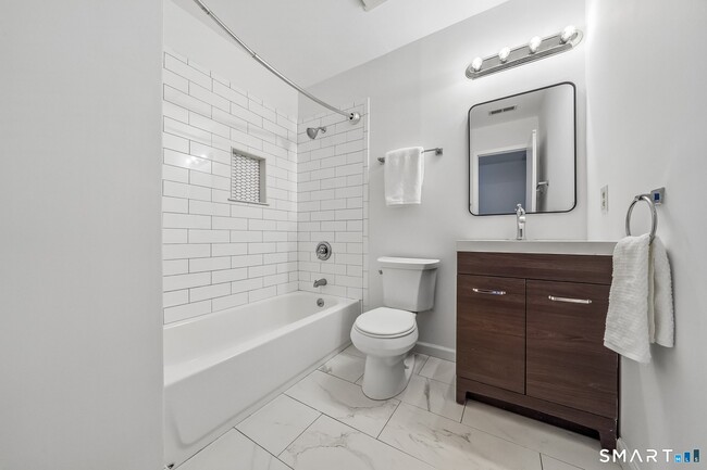 Building Photo - 14 Ferris Ave