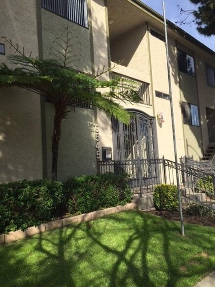 Interior Photo - 6545 Hazeltine Ave. Van Nuys, CA.