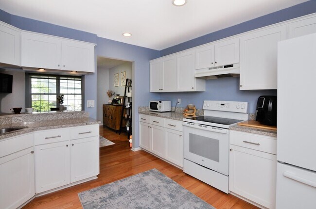 Building Photo - 4471 Hillside Ct