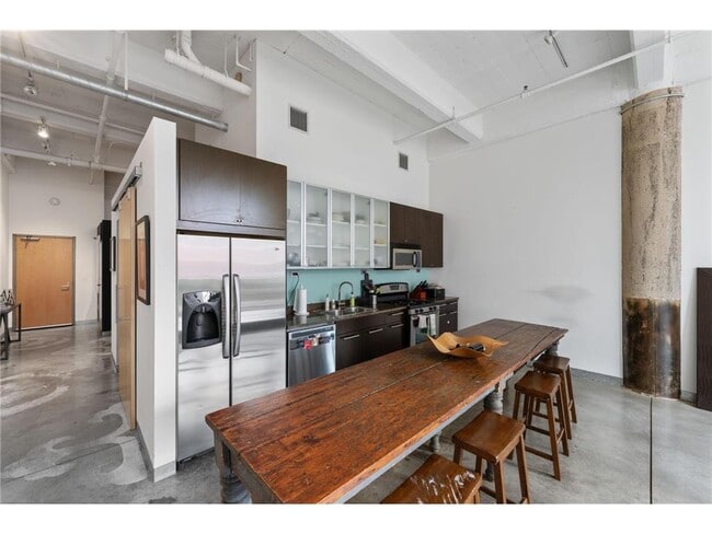 Building Photo - 700 N Washington Ave