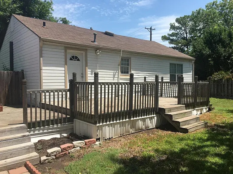 Building Photo - 6102 Live Oak St
