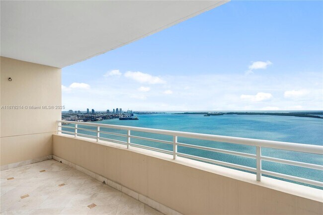 Building Photo - 808 Brickell Key Dr