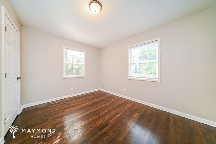Building Photo - 2500 Swallow Cir SE