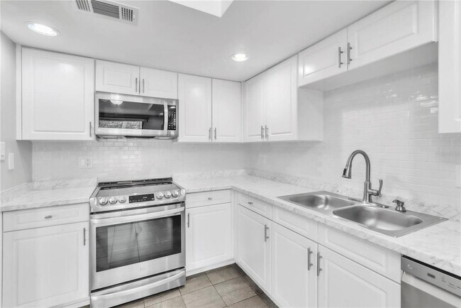 Building Photo - 2640 Enterprise Rd E