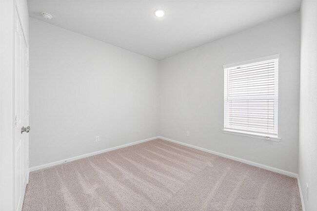 Building Photo - 16743 Needlepoint Dr