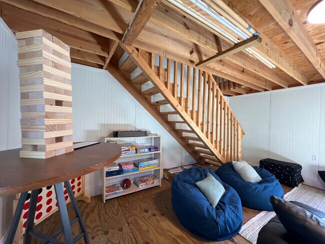 Building Photo - 24 Seth St