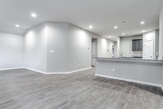 Building Photo - 4405 Montage Blvd